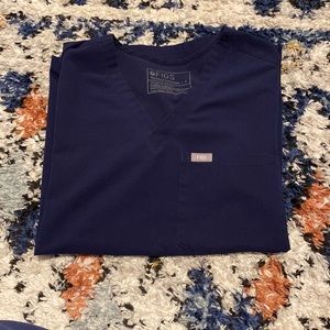 Women’s Fig scrub top size small- navy blue